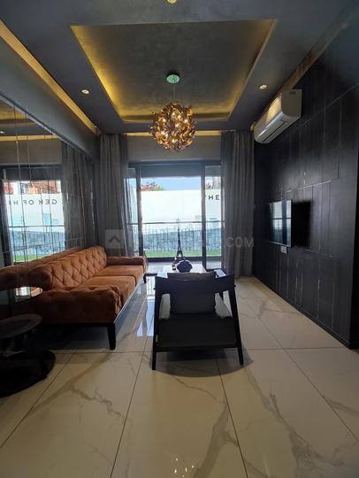 Pearl Eminent Main Image 1