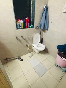 Bathroom Image of 250 Sq.ft 1 RK Apartment / Flat for rent in Worli Mumbai for Rs. 35000