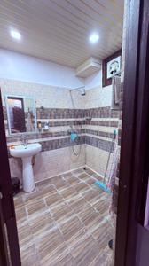 Bathroom Image of 1000 Sq.ft 3 BHK Apartment / Flat for sale in General Ganj Kanpur for Rs. 6000000