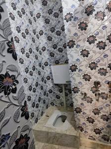 Bathroom Image of 1000 Sq.ft 3 BHK Independent House for sale in Subzi Mandi New Delhi for Rs. 8900000