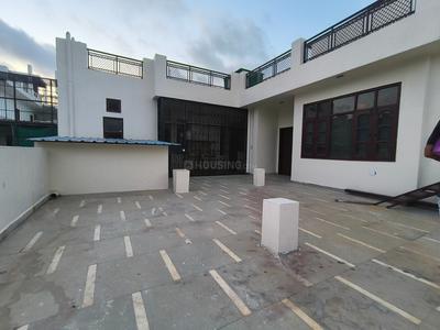 Balcony Image of 5000 Sq.ft 5 BHK Independent House for rent in Sector 40 Noida for Rs. 160000