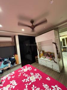 Bedroom Image of 2400 Sq.ft 4 BHK Builder Floor for rent in Anand Vihar New Delhi for Rs. 160000