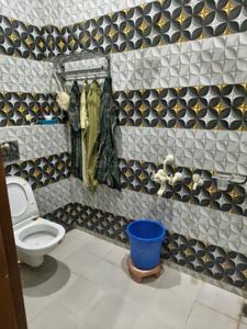 Bathroom Image of 900 Sq.ft 2 BHK Independent House for rent in Sector 42 Noida for Rs. 25000