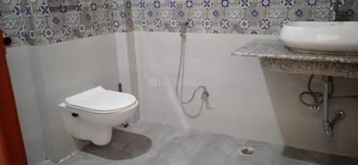 Bathroom Image of 1500 Sq.ft 2 BHK Builder Floor for rent in Gomti Nagar Lucknow for Rs. 25000
