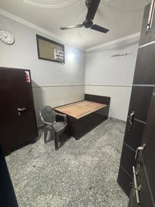 Bedroom Image of 720 Sq.ft 2 BHK Builder Floor for rent in Mukherjee Nagar New Delhi for Rs. 30000