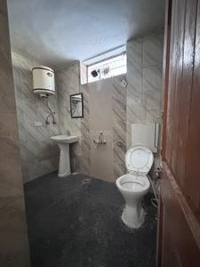 Bathroom Image of 1000 Sq.ft 2.5 BHK Apartment / Flat for rent in Guru Nanak Nagar Jammu for Rs. 15000