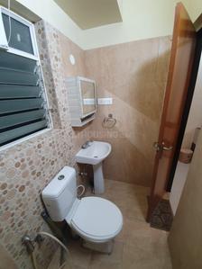 Bathroom Image of 1100 Sq.ft 2 BHK Apartment / Flat for rent in Ekta Floral, Tangra Kolkata for Rs. 45000