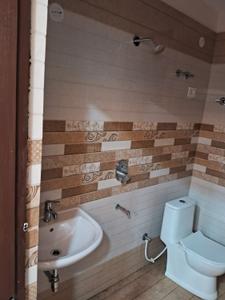 Bathroom Image of 1300 Sq.ft 3 BHK Apartment / Flat for rent in Azad Nagar Kanpur for Rs. 25000