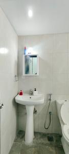 Bathroom Image of 1000 Sq.ft 3 BHK Apartment / Flat for rent in Shriram Liberty Square, Gulimangala Bengaluru for Rs. 30000