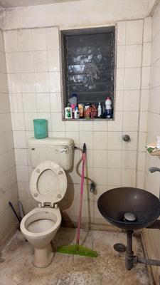 Bathroom Image of 240 Sq.ft 1 RK Apartment / Flat for rent in Malad West Mumbai for Rs. 25000