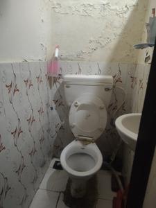 Bathroom Image of 1350 Sq.ft 1 RK Independent House for rent in Hauz Khas New Delhi for Rs. 35000