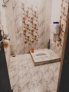 Bathroom Image of 950 Sq.ft 2 BHK Apartment / Flat for sale in Gandhinagar Gwalior for Rs. 3000000