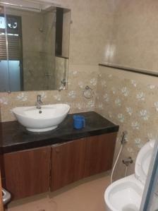 Bathroom Image of 1000 Sq.ft 2 BHK Apartment / Flat for sale in Juhu Mumbai for Rs. 45000000