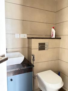 Bathroom Image of 1800 Sq.ft 3 BHK Apartment / Flat for rent in Vyttila Kochi for Rs. 54000