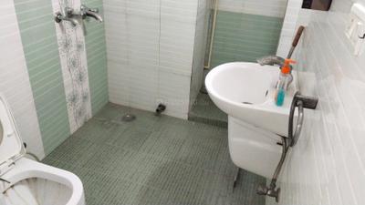Image of 1200 Sq.ft 2 BHK Apartment / Flat for rent in Batla Apartments, Patparganj, New Delhi for Rs. 37000