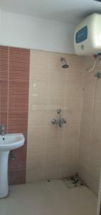 Bathroom Image of 1500 Sq.ft 3 BHK Apartment / Flat for rent in Maya Garden Phase 3, Bishanpura Zirakpur for Rs. 19000