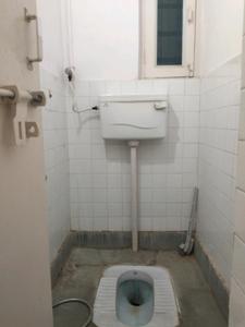 Common Bathroom Image of 1250 Sq.ft 3 BHK Apartment / Flat for rent in Vikaspuri New Delhi for Rs. 37000
