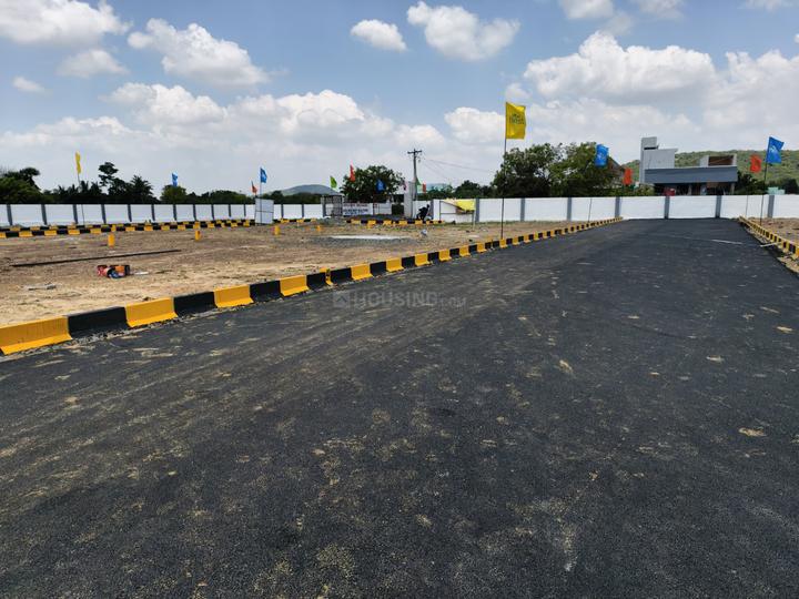 GOLDEN SQUARE Main Image 1