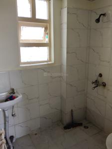 Bathroom Image of 620 Sq.ft 3 BHK Apartment / Flat for rent in Auric City Homes, Sector 82 Faridabad for Rs. 17000