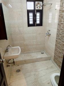 Bathroom Image of 1800 Sq.ft 3 BHK Builder Floor for rent in Mansarover Garden New Delhi for Rs. 60000