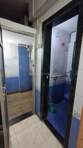 Bathroom Image of 550 Sq.ft 1 BHK Apartment / Flat for rent in Thane West Thane for Rs. 25000