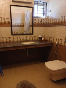 Bathroom Image of 5000 Sq.ft 3 BHK Independent House for rent in Uthandi Chennai for Rs. 135000