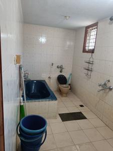 Bathroom Image of 800 Sq.ft 1 RK Independent House for rent in Kunjibettu Udupi for Rs. 12500