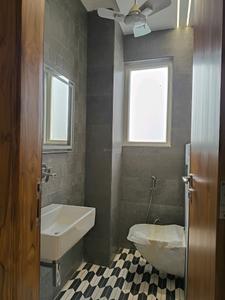Common Bathroom Image of 2100 Sq.ft 4 BHK Builder Floor for sale in Indirapuram Ghaziabad for Rs. 23500000