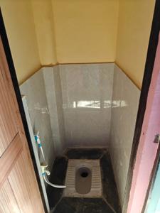 Bathroom Image of 540 Sq.ft 2 BHK Independent House for rent in Kondli New Delhi for Rs. 11500