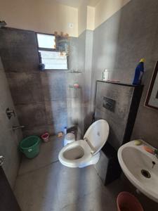 Bathroom Image of 1225 Sq.ft 2 BHK Apartment / Flat for rent in Darshanam Central Park, Sayajiganj Vadodara for Rs. 28000