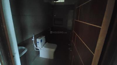 Bathroom Image of 595 Sq.ft 1 BHK Apartment / Flat for rent in Agrahara Layout Bengaluru for Rs. 18000