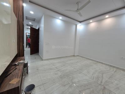 Living Room Image of 1000 Sq.ft 2 BHK Builder Floor for rent in Ramesh Nagar New Delhi for Rs. 40000