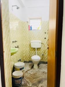 Bathroom Image of 700 Sq.ft 2 BHK Apartment / Flat for sale in Prince Anwar Shah Connector Kolkata for Rs. 2500000