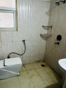 Bathroom Image of 1000 Sq.ft 2 BHK Apartment / Flat for rent in Amrapali Silicon City, Sector 76 Noida for Rs. 29000
