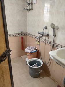 Bathroom Image of 900 Sq.ft 2 BHK Apartment / Flat for rent in Thane West Thane for Rs. 48000