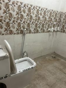 Bathroom Image of 1150 Sq.ft 2 BHK Apartment / Flat for rent in Omicron III Greater Noida for Rs. 18000