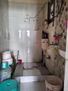 Common Bathroom Image of 700 Sq.ft 2 BHK Apartment / Flat for sale in Sangam Vihar New Delhi for Rs. 3200000