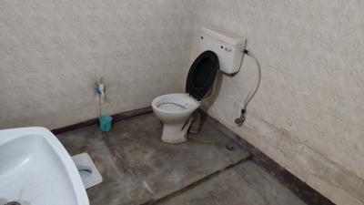 Bathroom Image of 900 Sq.ft 1 BHK Builder Floor for rent in CCWO Colony Dhanbad for Rs. 5000