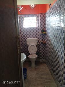 Bathroom Image of 550 Sq.ft 2 BHK Builder Floor for rent in Sinthi Kolkata for Rs. 8700