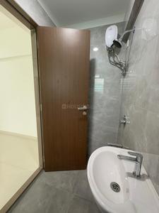 Bathroom Image of 610 Sq.ft 2 BHK Apartment / Flat for sale in Malad West Mumbai for Rs. 10600000