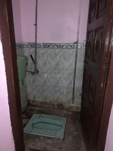 Bathroom Image of 900 Sq.ft 3 BHK Builder Floor for rent in Jwalapur Haridwar for Rs. 11200