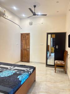 Bedroom Image of 1200 Sq.ft 2 BHK Builder Floor for rent in Vrindavan Yojana Lucknow for Rs. 26000