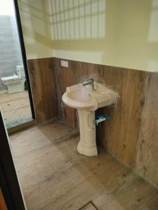 Bathroom Image of 800 Sq.ft 2 BHK Apartment / Flat for rent in Govindpuram Ghaziabad for Rs. 10000