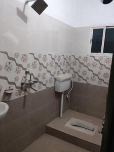 Bathroom Image of 600 Sq.ft 1.5 BHK Builder Floor for rent in Rajeev Nagar Patna for Rs. 8000