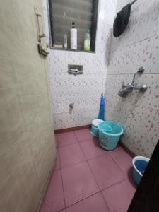 Bathroom Image of 650 Sq.ft 1 BHK Apartment / Flat for rent in Airoli Plaza, Airoli Navi Mumbai for Rs. 35000