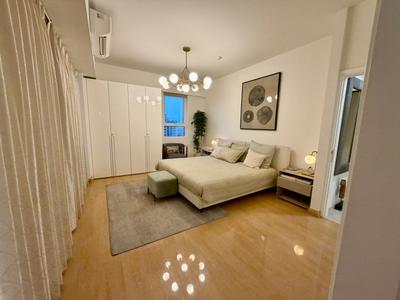 Bedroom Image of 2301 Sq.ft 3.5 BHK Apartment / Flat for sale in DLF One Midtown, Karampura New Delhi for Rs. 64000000