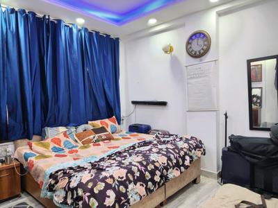 Bedroom Image of 1000 Sq.ft 3 BHK Apartment / Flat for sale in Sun View Apartment, Chhattarpur New Delhi for Rs. 6700000