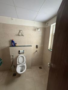 Bathroom Image of 1500 Sq.ft 2 BHK Apartment / Flat for rent in BPTP Discovery Park, Sector 80 Faridabad for Rs. 33000