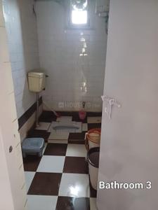 Bathroom Image of 1600 Sq.ft 4 BHK Apartment / Flat for sale in Mitra Dweep Apartments, Patparganj New Delhi for Rs. 25000000