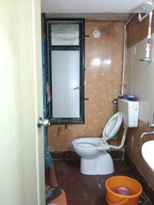Common Bathroom Image of 500 Sq.ft 1 BHK Apartment / Flat for rent in Maison Tarangan, Kasarvadavali Thane for Rs. 15000